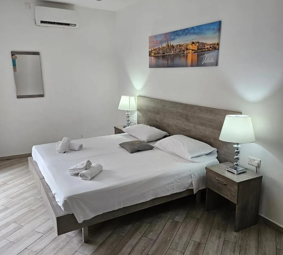 Napoli Suites Сент Джулианс