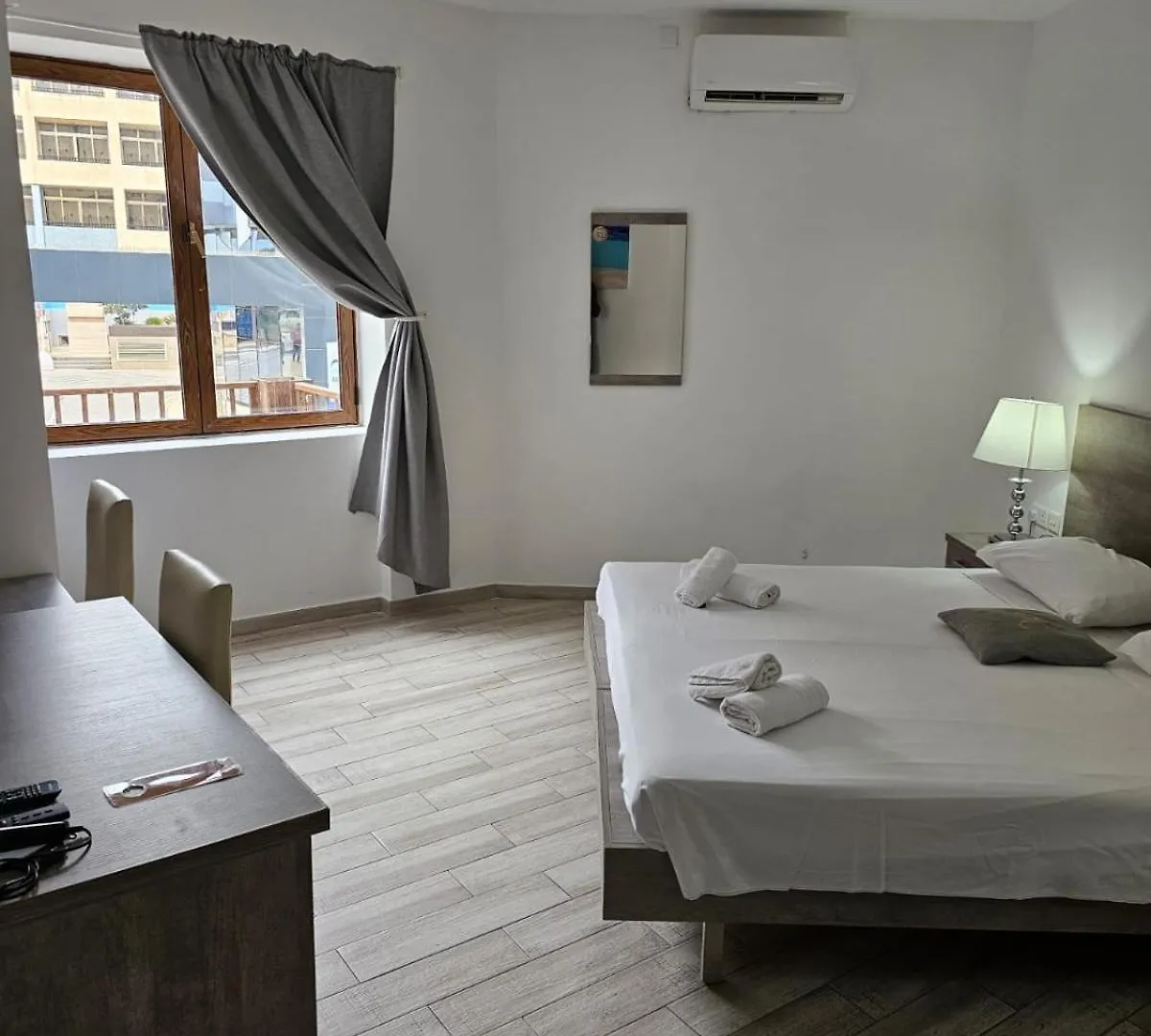 Napoli Suites Сент Джулианс 3*,